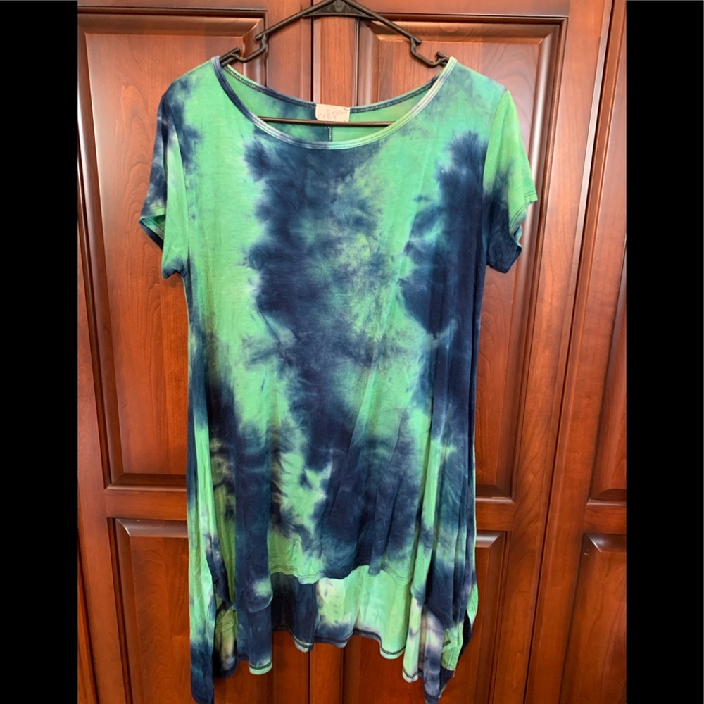 ❤️FINAL SALE PRICE❤️Crepes Medium high low tunic